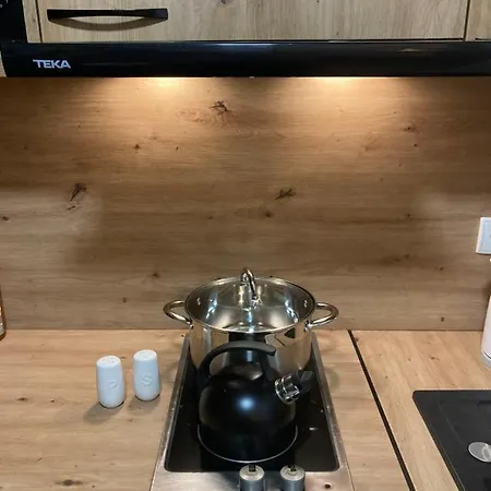 Basia 2 * אוסטראון